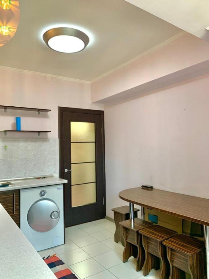 Apartment In Street Kievskaya 49 Bishkek Esterno foto